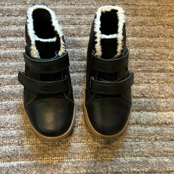 Ugg High top sneakers Toddler /Little Boy size 8 - Picture 3 of 4